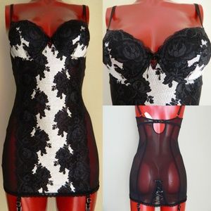 Victoria's Secret VERY SEXY "SEDUCTION" Lace & Mesh Slip w/ Garters 34B New!!